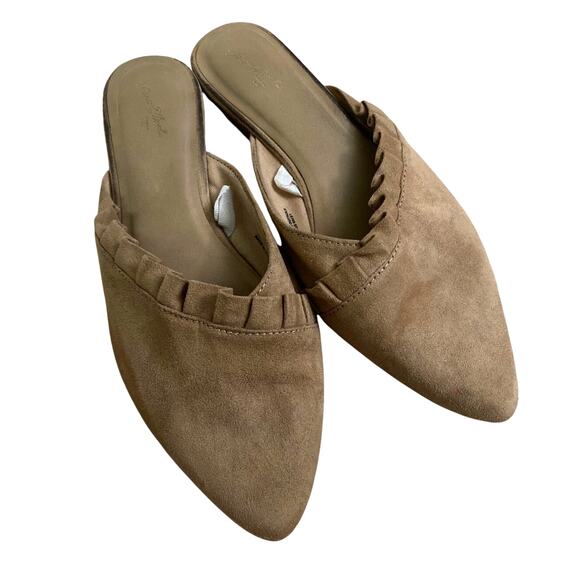 Universal Thread Shoes - Universal Thread mules women’s size 9 tan suede ruffle